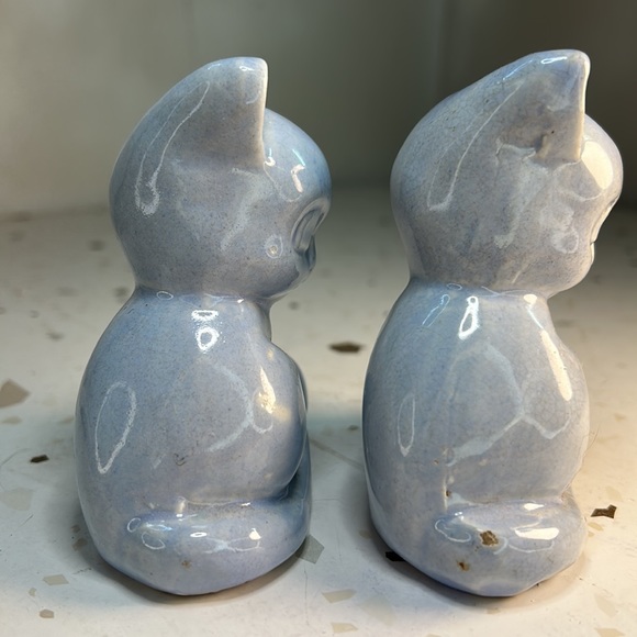 Vintage Mid Century Modern Blue Ceramic Kitty Cats with Ball of Yarn - Picture 4 of 8